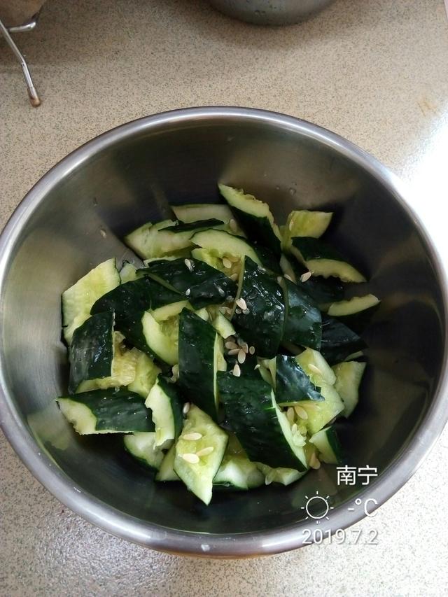  汤粉怎么做好吃，中午下班做个猪肉汤粉 