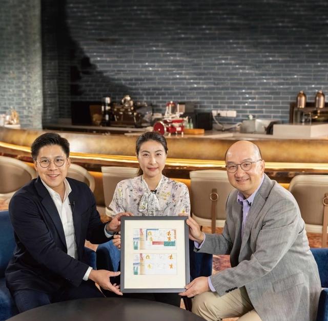 郭晶晶面相图解，郭晶晶面相百年难遇（郭晶晶粘着老公小鸟依人）