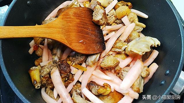 老鸭汤家常做法，茯苓老鸭汤的家常做法（炖出美味好喝的老鸭汤）