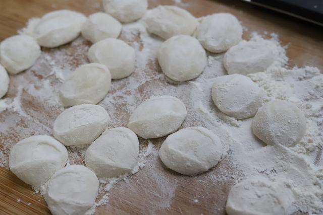 生煎饺子怎么煎，水煎饺子怎么煎才好吃（皮焦馅嫩超美味）