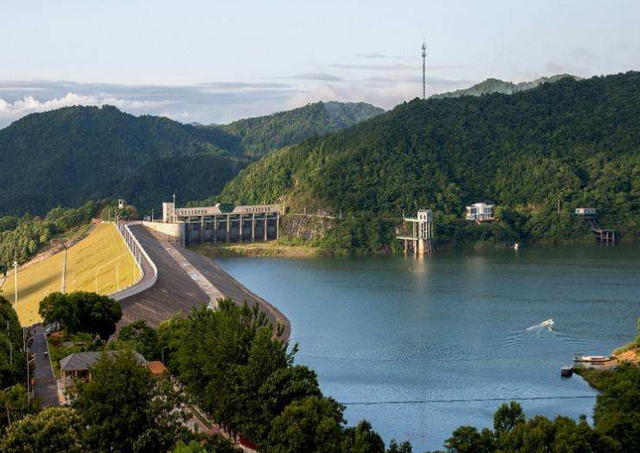 太湖在哪里（地处安徽、湖北的交界处）