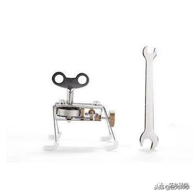 装发条的玩具为什么会动，发条玩具是怎么动起来的（经典发条玩具被改成小清新版本）