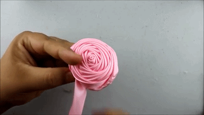 彩带的折法，彩带的折法大全 风铃花（一根丝带就卷出一朵螺旋形状的玫瑰）