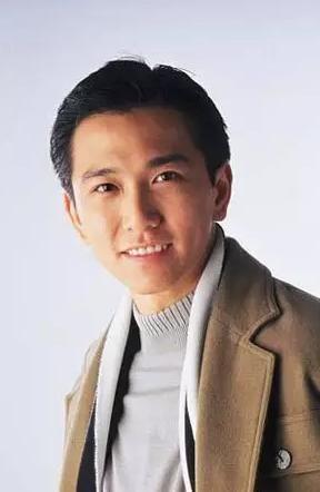 火玫瑰剧情介绍，火玫瑰剧情介绍分集（她演的火玫瑰是演艺生涯中一抹灿烂的光）