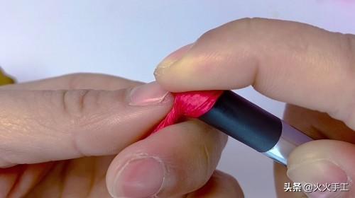 红梅花的寓意是什么，红梅花代表什么象征意义（而我用枯树枝和纸做了一枝梅花）