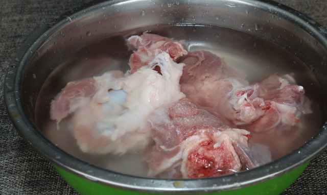 脊骨怎么做好吃，酱骨头怎么做好吃（大厨教你正确做法）