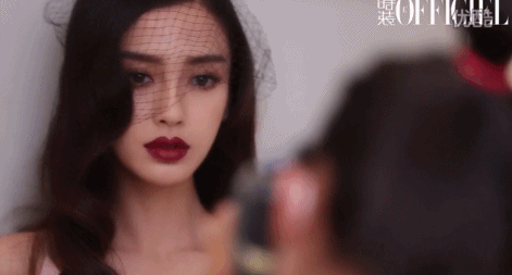 戴美瞳可以哭吗，戴美瞳可以哭吗美瞳不见了（AB把热恋女孩演成神经质少女杀手）