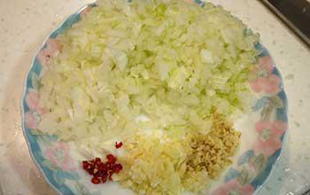 咖喱是什么东西，咖喱粉是用什么材料做成的（印度人为啥那么喜欢吃咖喱）