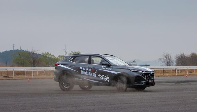 试驾需要什么条件，买车试驾流程是什么（买车小白到4S店试驾新车）