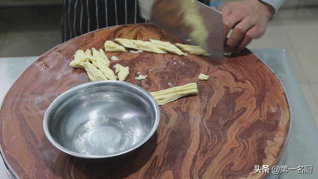 酸辣鸡蛋汤的做法，鸡蛋酸辣汤的家常做法（看看大厨都用的啥配料）