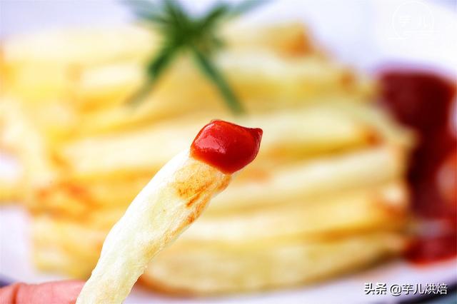 炸薯条的制作方法，如何制作家庭版炸薯条（几滴油炸出一大盘薯条）