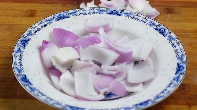 如何切洋葱不辣眼睛，如何才能切洋葱不辣眼睛（教你1个最好吃做法）