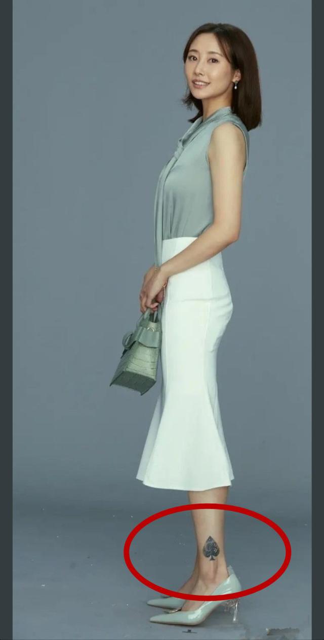 2,女星李纯因纹身被指是谄媚黑人,她发微博回应,否认自带媚黑属性