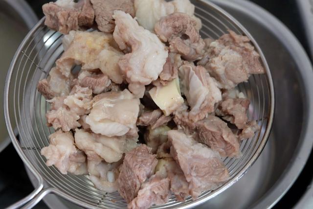 羊肉炖白菜的做法，如何做白菜炖羊肉（学会这样做羊肉炖白菜）