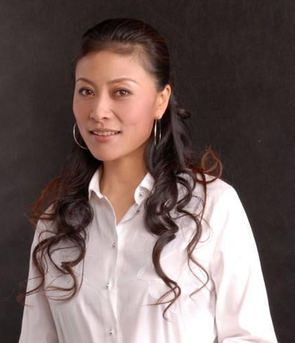 岳红离过几次婚，女儿5个月老公弃她而去