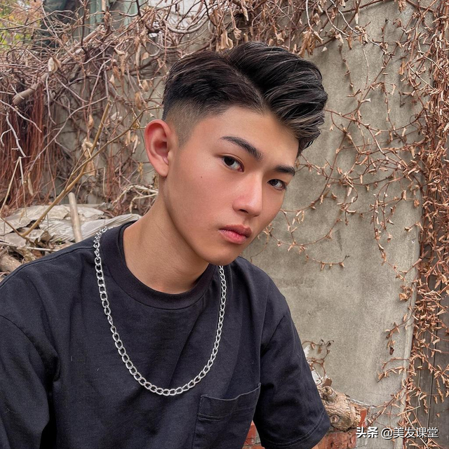 男生在家怎么做挑染，男生在家怎么染头（经典又百搭的色卡存起来）