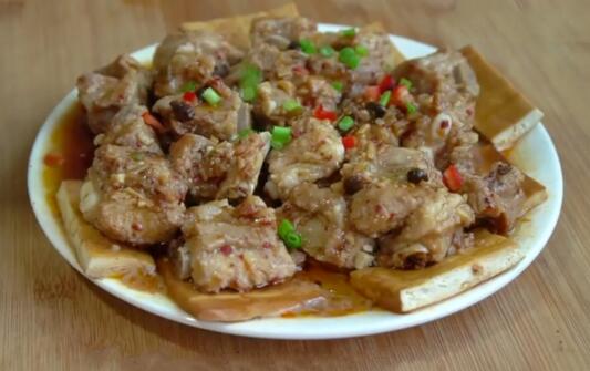 【豆腐蒸排骨】做法步骤图 营养丰富 常吃孩子抵抗力好！-起舞食谱网