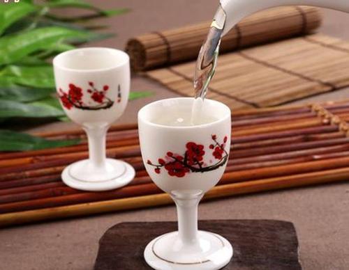 半斤白酒是多少ml，1升酒是多少斤（吃了多年亏，现在终于明白了）