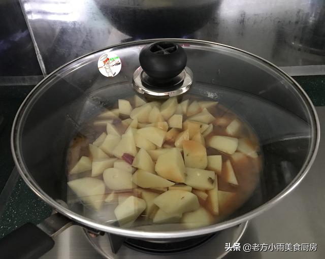 红烧牛肉炖土豆，红烧土豆牛肉的家常做法（这肉再贵也要买）