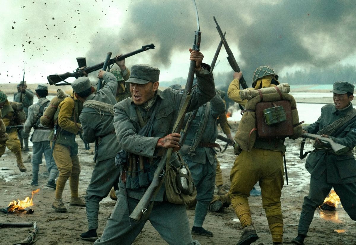 七七事变纪念日忆抗战,电影《幸存者1937》有大义,见血性