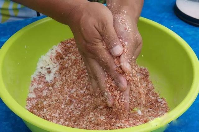 秋冬钓鲫鱼窝料配方，冬季钓鲫鱼的窝料配方（温度越低越好用）