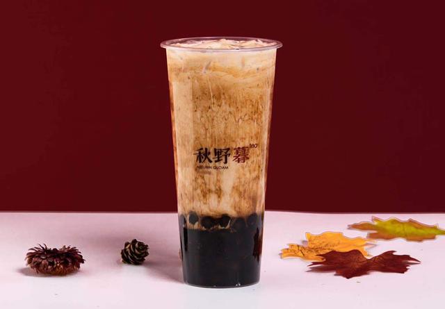 冬天来一杯奶茶文案，冬天第一杯奶茶文案（秋野慕，来自冬天的第一杯奶茶）