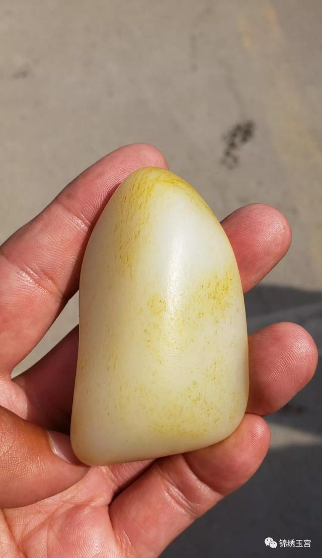 羊脂玉对身体有什么好处，佩戴羊脂玉有什么好处（和田羊脂玉的美）