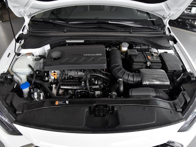 现代elantra是什么车，现代elantra朗动价格及图片（5.4L油耗增压动力）