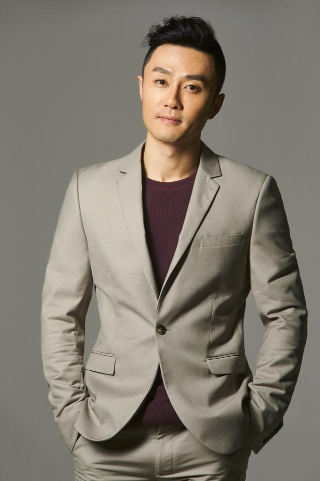 一门三司令的演员,一门三司令的演员表涂黑的是杨烁吗("最帅反派"章贺