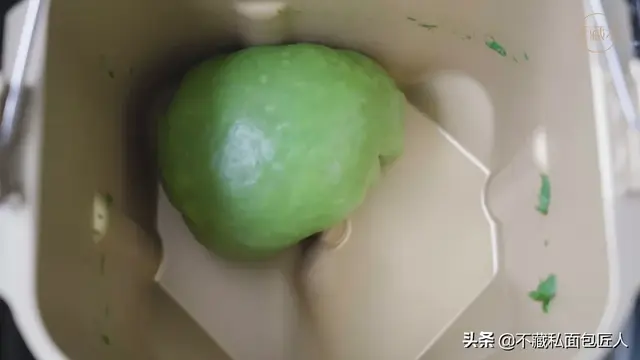 怎样自制手工米粉皮，家庭自制米粉皮的做法（宝石绿外皮原来这样做）