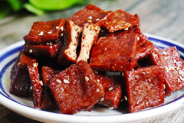 豆腐干简单的做法，豆腐干简单的做法视频（上海特色小吃蜜汁豆干）