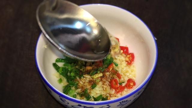 万能蘸料汁的做法，万能蘸料凉拌汁的做法（学会这款万能调料汁）