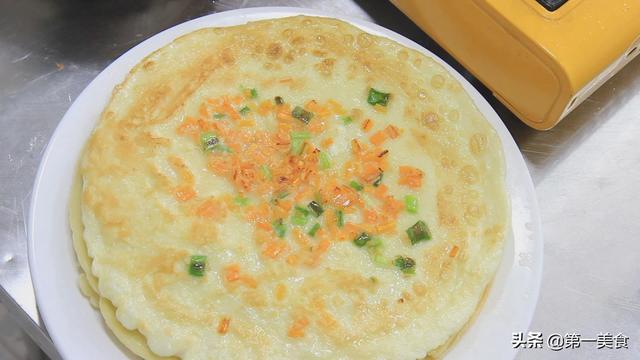 鸡蛋饼的家常做法，葱花鸡蛋饼的家常做法（快速做早餐鸡蛋饼）