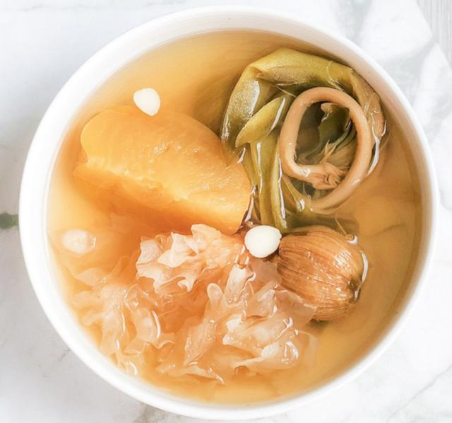 剑花煲汤配什么汤料，霸王花煲猪骨汤的功效与作用（国庆黄金周假期到来前秋天润燥汤水分享）