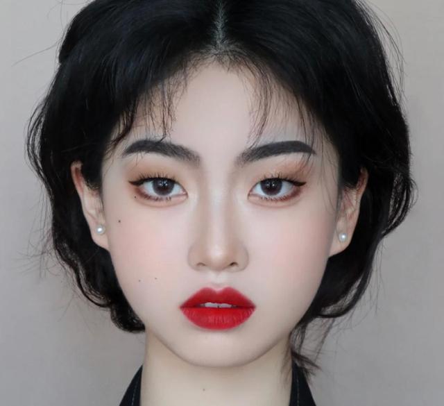 单眼皮怎么画眼妆，眼影怎么画好看（适合单眼皮的“复古眼妆”）