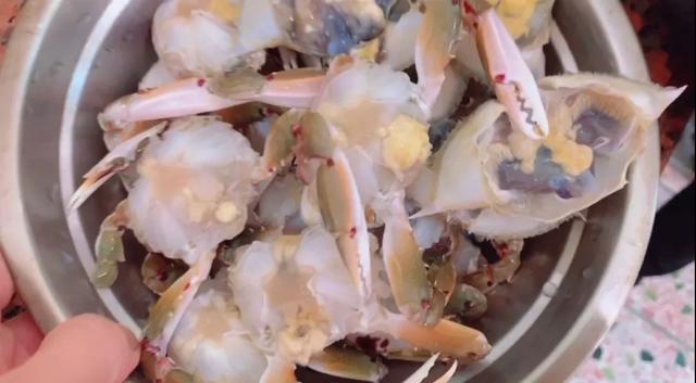 吃螃蟹季节到了,潮汕人最爱吃的一道菜.三眼蟹怎么做好吃?