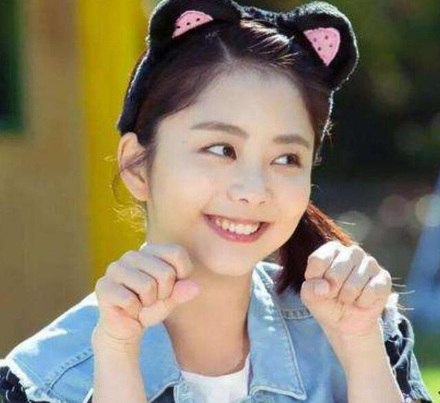 旋风少女戚百草努力的样子，毫不起眼的小配角却红到发紫.还记得她们吗