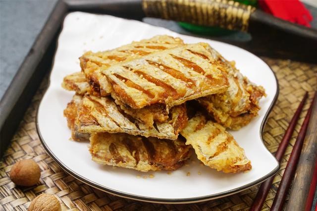 炸带鱼裹干面还是面糊，挂糊要记住用黄金配方“321”