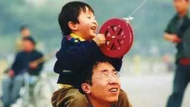 举高高的歌曲叫什么名字，歌词举高高是什么歌名（万恩千爱歌词解读：小事不小）