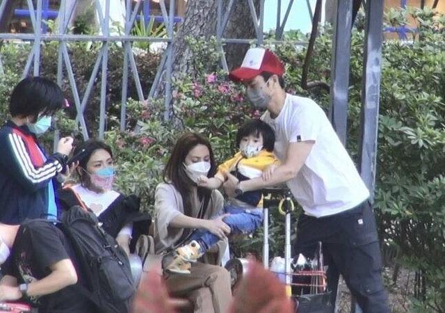8任女友无缝对接、脚踩多条船，郑嘉颖凭啥能娶到小21岁白富美？