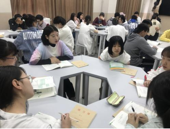 宾至如归 妇女之宝，宾至如归妇女之宝（大学生楔形字体走红网络）