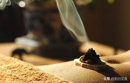 艾灸的原理和作用，艾灸的功效与作用（艾灸为什么能治病）