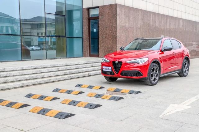 罗密欧是什么车，罗密欧是什么车标（试驾阿尔法罗密欧Stelvio）