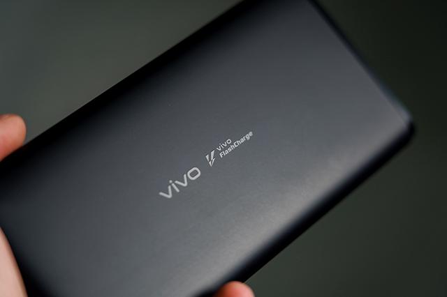 vivo手机突然充不进去电怎么办，vivo手机充不上电怎么办（出门在外再也不用当心手机没电了）