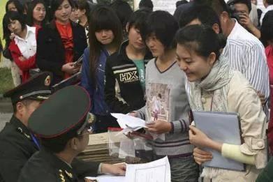 17年征兵什么时候开始，今年啥时候开始征兵（关于我军女兵征兵简史）