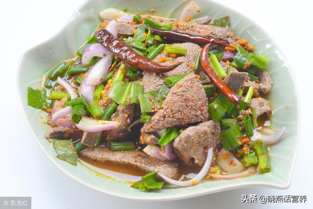 大葱爆炒猪肝的家常做法，大葱爆炒猪肝怎么做（春季养肝护肝的美食－－球葱爆炒猪肝）