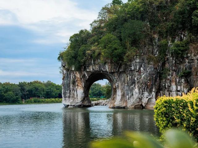 广西桂林旅游景点,去桂林旅游必看的景点有哪些(桂林山水甲天下)