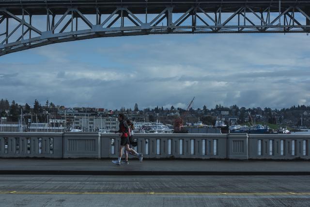 有一种奇葩的节日叫日本的裸体节，日本的这个节究...，西雅图每年都举办全裸游行