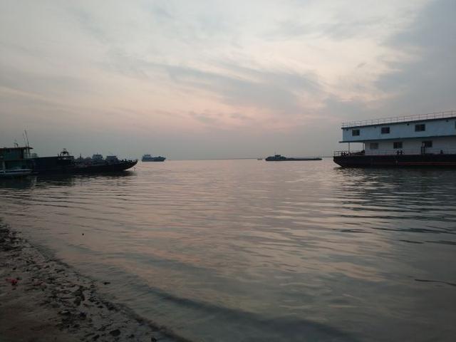 巴陵广场的雕塑是什么，巴陵广场主要景观（夕阳洞庭畔）