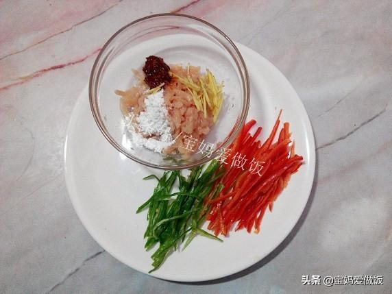 黄花菜炒肉的做法，怎么炒花菜好吃（简单快手的黄花菜炒肉）